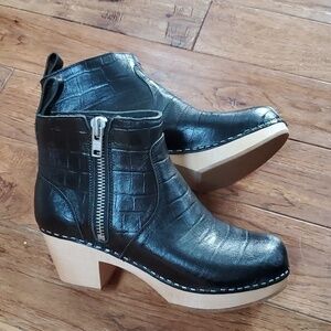 Swedish Hasbeens Zip It Emy Clog Bootie 